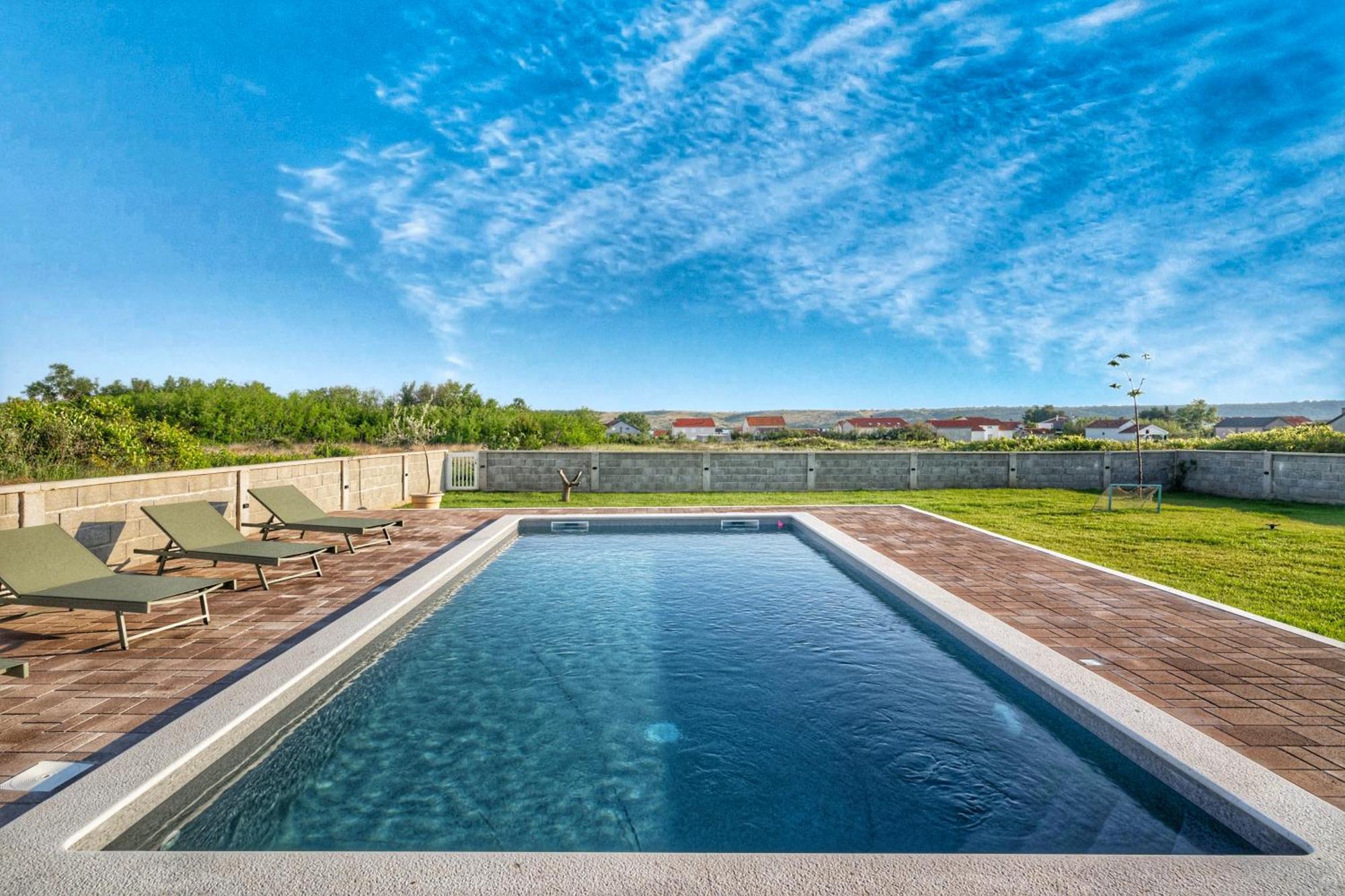 House Rose With Garden And Pool Villa Ljubač Exteriör bild